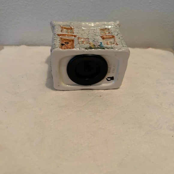 English Cottage Salt/Pepper shaker! Unique and Handpainted. - Picture 4 of 6